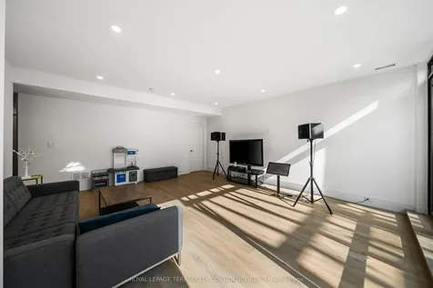 299 Hounslow Avenue Toronto ON M2R 1H4