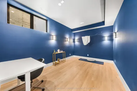 299 Hounslow Avenue Toronto ON M2R 1H4