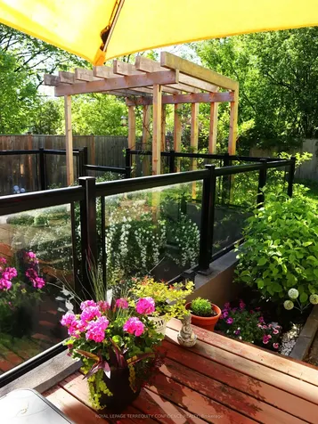 299 Hounslow Avenue Toronto ON M2R 1H4