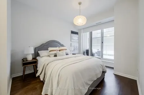 21 Grand Magazine Street Toronto ON M5V 1B5