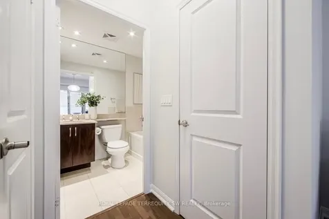 21 Grand Magazine Street Toronto ON M5V 1B5