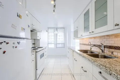 8 Rean Drive Toronto ON M2K 1H1