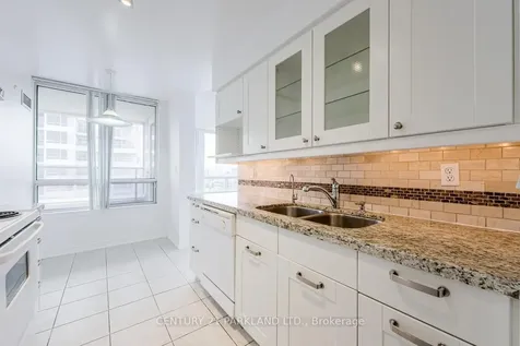 8 Rean Drive Toronto ON M2K 1H1