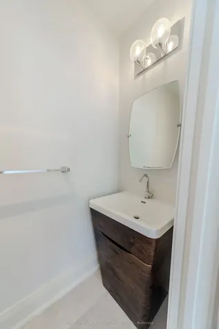 26 Bishop Street Toronto ON M5R 1N2