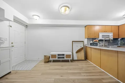 415 Jarvis Street Toronto ON M4Y 3C1