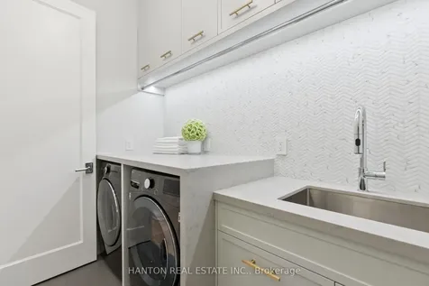 132B Balmoral Avenue Toronto ON M4V 1J4