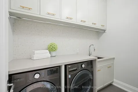 132B Balmoral Avenue Toronto ON M4V 1J4
