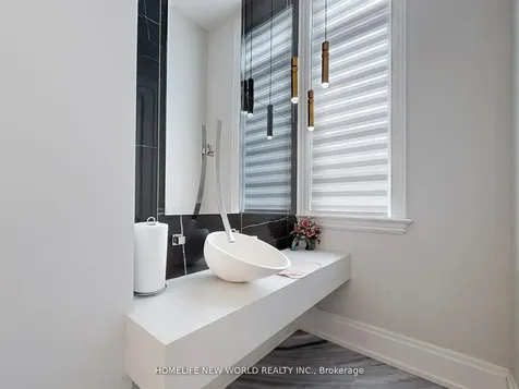 41 Glentworth Road Toronto ON M2J 2E7