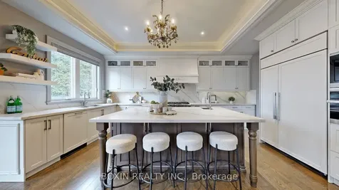 11 Tremont Crescent Toronto ON M3B 2R9