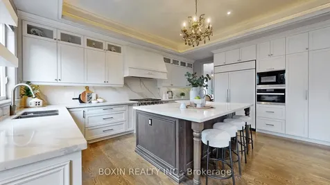 11 Tremont Crescent Toronto ON M3B 2R9