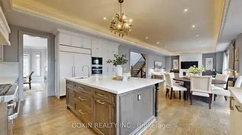 11 Tremont Crescent Toronto ON M3B 2R9