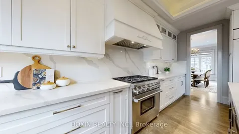 11 Tremont Crescent Toronto ON M3B 2R9