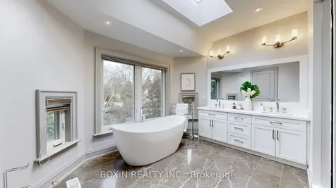 11 Tremont Crescent Toronto ON M3B 2R9