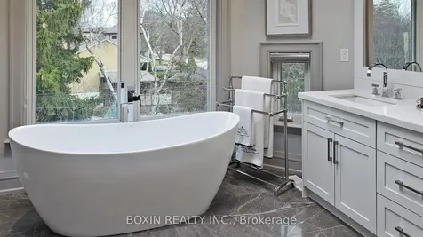 11 Tremont Crescent Toronto ON M3B 2R9