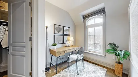 11 Tremont Crescent Toronto ON M3B 2R9