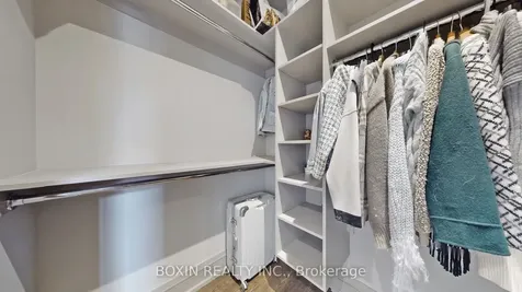 11 Tremont Crescent Toronto ON M3B 2R9