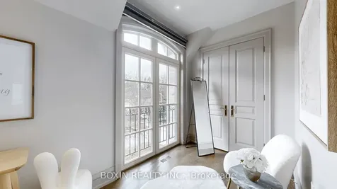 11 Tremont Crescent Toronto ON M3B 2R9