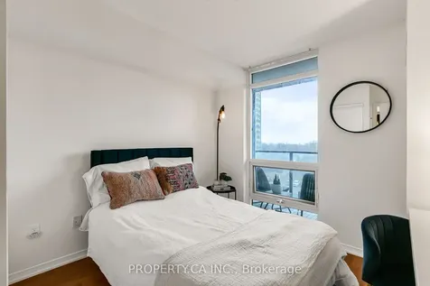 18 Valley Woods Road Toronto ON M3A 0A1