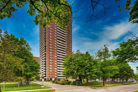 10 Tangreen Court Toronto ON M2M 4B9