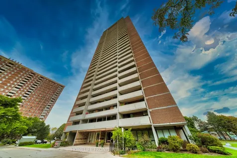 10 Tangreen Court Toronto ON M2M 4B9