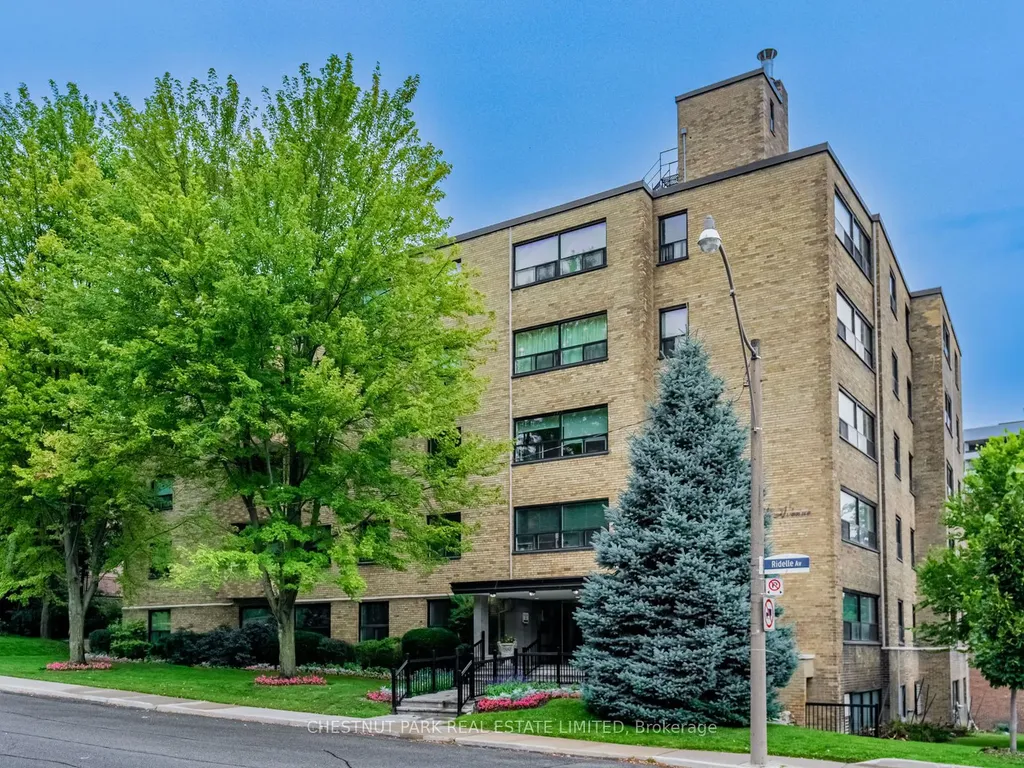 2 Ridelle Avenue Toronto ON M6B 1H4