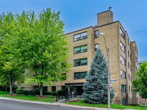 2 Ridelle Avenue Toronto ON M6B 1H4