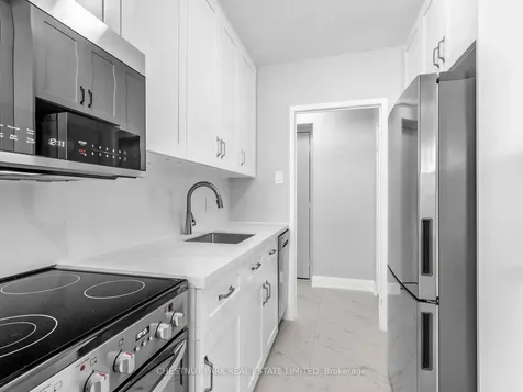 2 Ridelle Avenue Toronto ON M6B 1H4