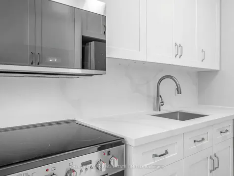 2 Ridelle Avenue Toronto ON M6B 1H4