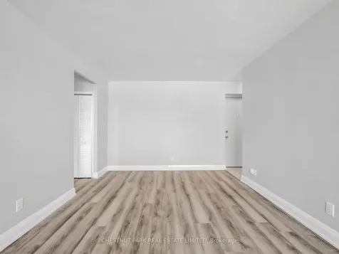 2 Ridelle Avenue Toronto ON M6B 1H4