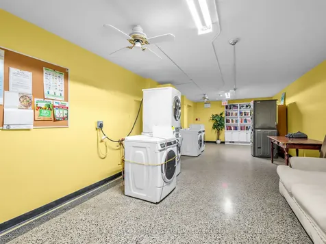 2 Ridelle Avenue Toronto ON M6B 1H4