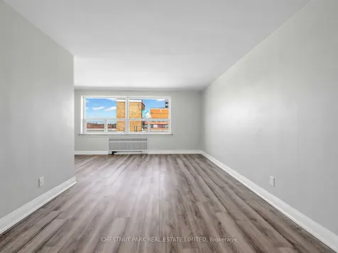 2 Ridelle Avenue Toronto ON M6B 1H4