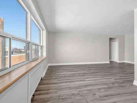 2 Ridelle Avenue Toronto ON M6B 1H4