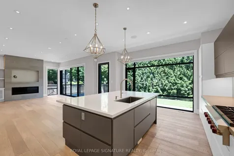 9 Fordham Place Toronto ON M3B 1K1