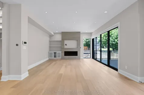 9 Fordham Place Toronto ON M3B 1K1