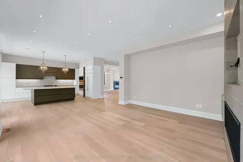 9 Fordham Place Toronto ON M3B 1K1