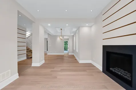 9 Fordham Place Toronto ON M3B 1K1