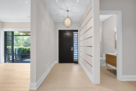 9 Fordham Place Toronto ON M3B 1K1