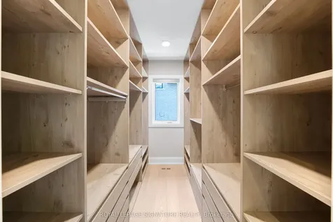 9 Fordham Place Toronto ON M3B 1K1