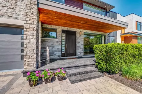 9 Fordham Place Toronto ON M3B 1K1