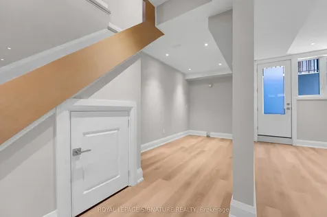 9 Fordham Place Toronto ON M3B 1K1
