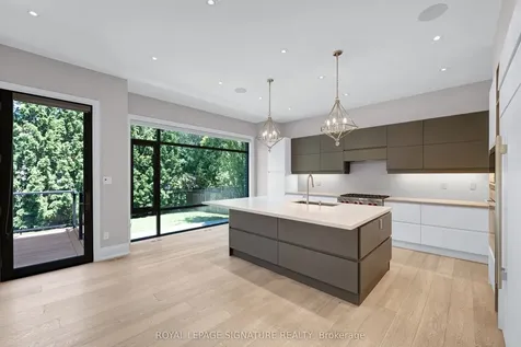 9 Fordham Place Toronto ON M3B 1K1