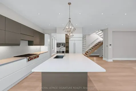 9 Fordham Place Toronto ON M3B 1K1