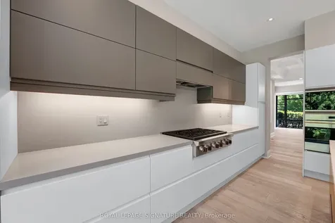 9 Fordham Place Toronto ON M3B 1K1