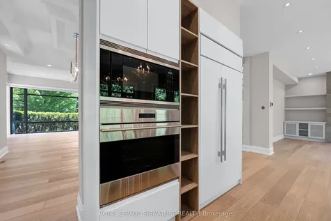 9 Fordham Place Toronto ON M3B 1K1