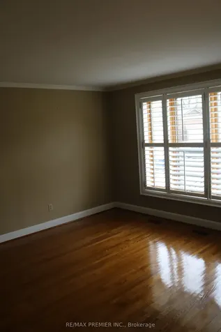 221 Cocksfield Avenue Toronto ON M3H 3T6