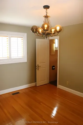 221 Cocksfield Avenue Toronto ON M3H 3T6