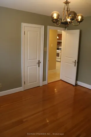 221 Cocksfield Avenue Toronto ON M3H 3T6