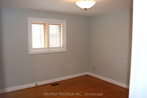 221 Cocksfield Avenue Toronto ON M3H 3T6