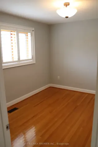 221 Cocksfield Avenue Toronto ON M3H 3T6