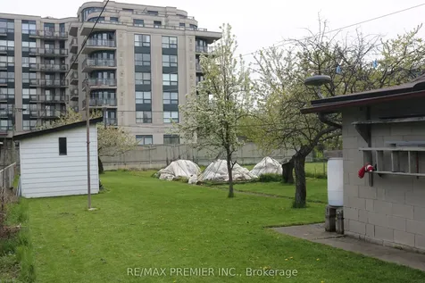 221 Cocksfield Avenue Toronto ON M3H 3T6